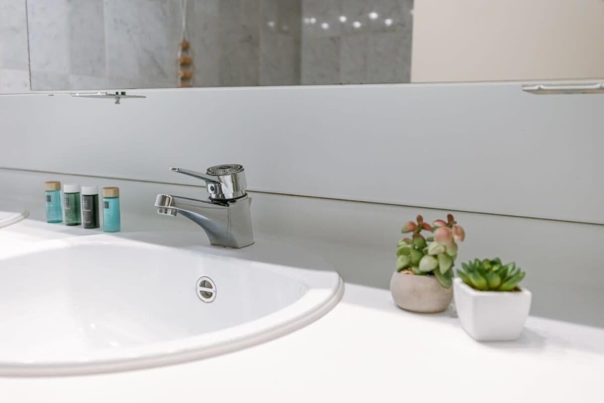 Huswell - Authentic Apartment With Terraces And Parking Knokke-Heist Bagian luar foto