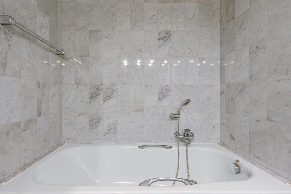 Huswell - Authentic Apartment With Terraces And Parking Knokke-Heist Bagian luar foto