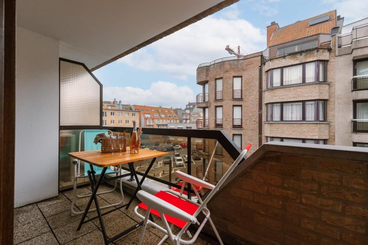 Huswell - Authentic Apartment With Terraces And Parking Knokke-Heist Bagian luar foto