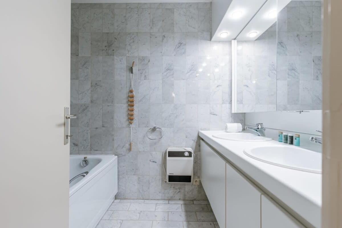 Huswell - Authentic Apartment With Terraces And Parking Knokke-Heist Bagian luar foto