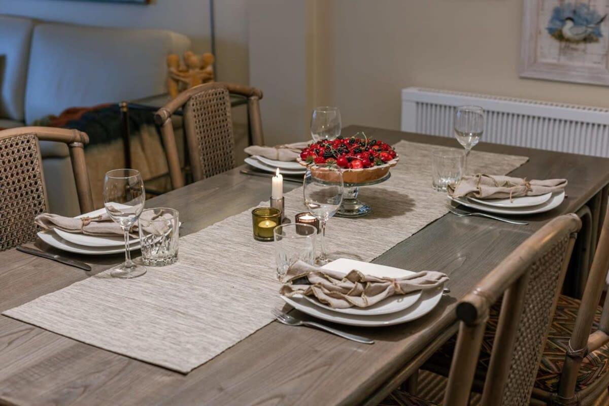 Huswell - Authentic Apartment With Terraces And Parking Knokke-Heist Bagian luar foto